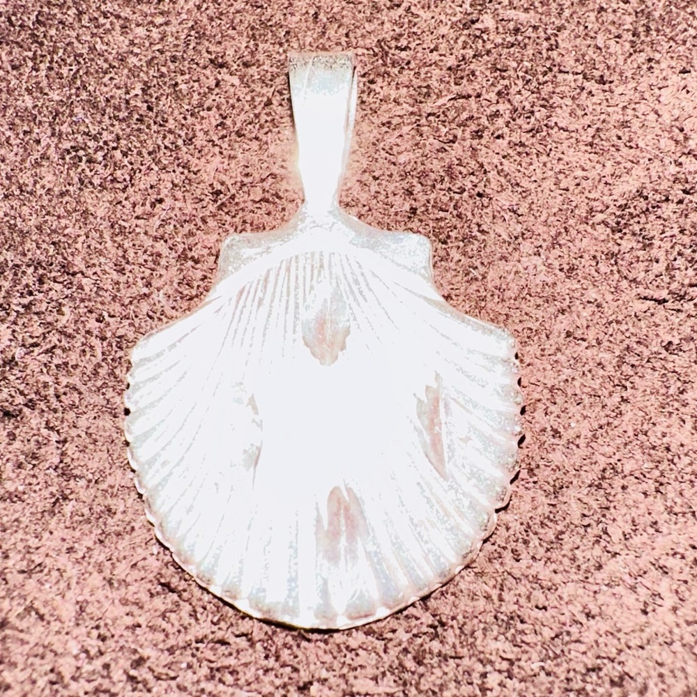 Solid 14kt white gold and .925 Silver Shell Pendant only - Picture 5 of 7